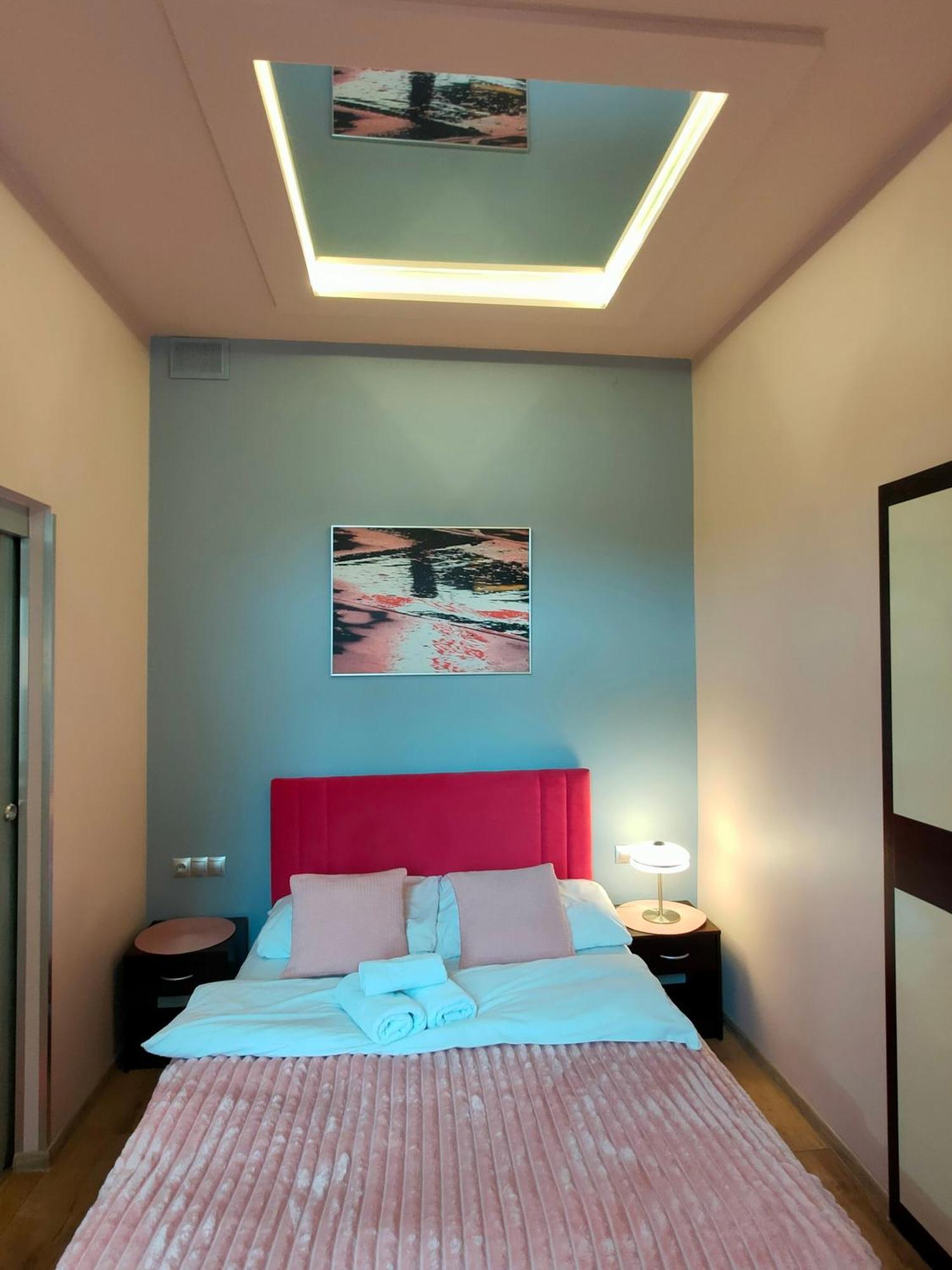 Mirror Pink Studio Apartment 克拉科夫 外观 照片